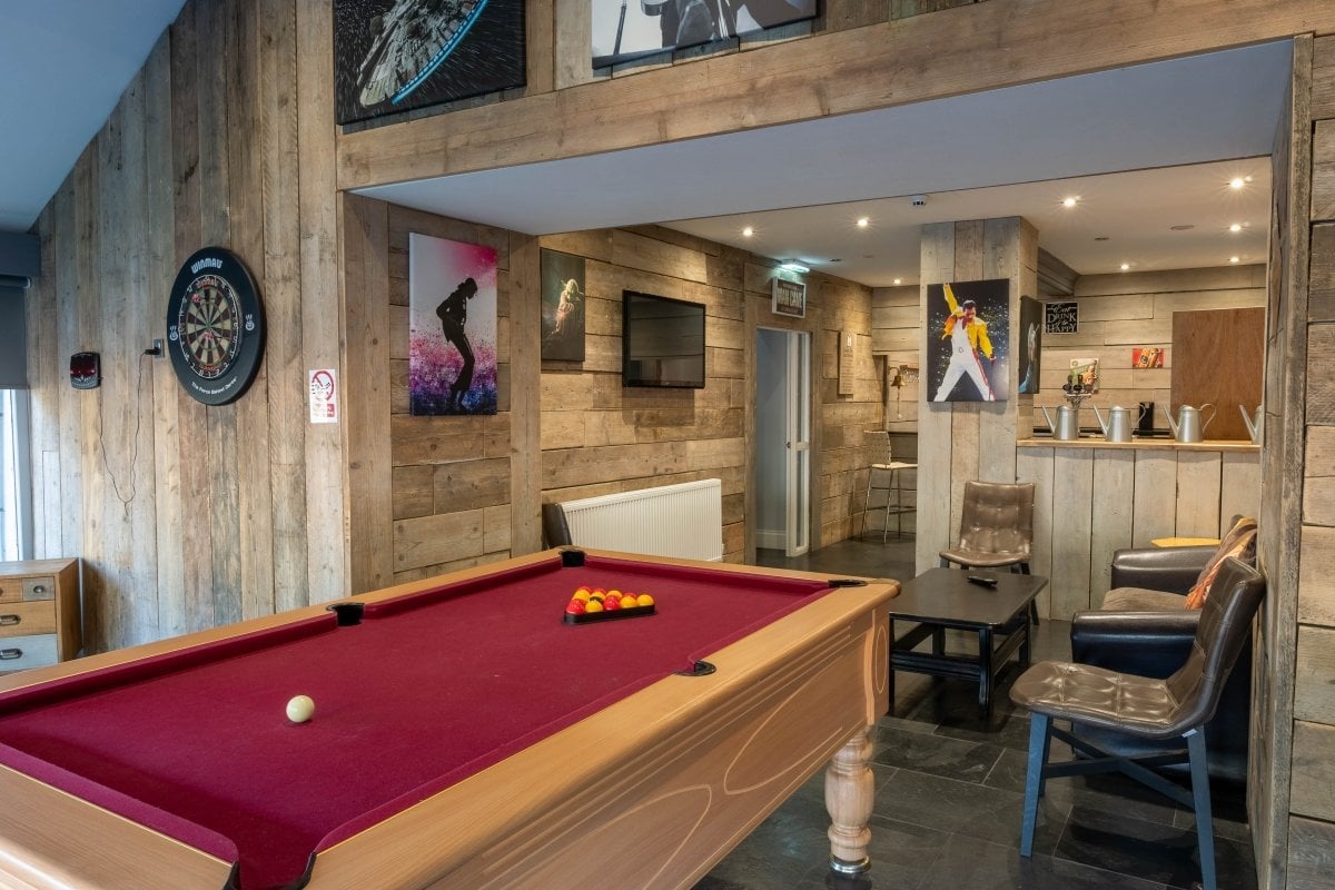 Pool table in bar area at Ellie's Lodge